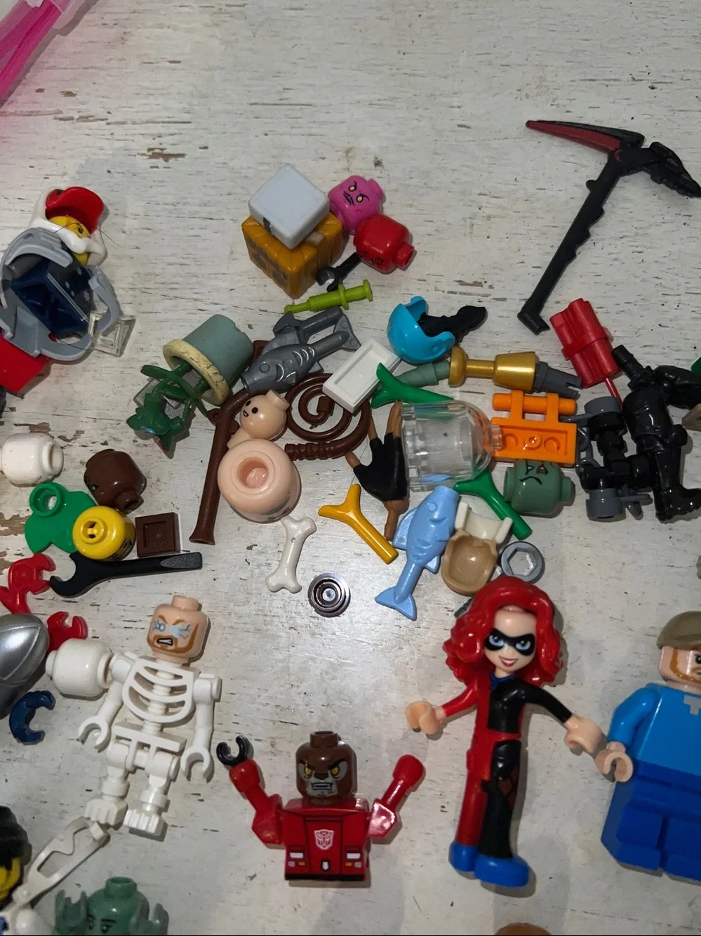 Lot Lego mini figures & accessories